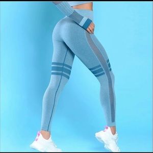 XS/S Bombshell Sportswear Elite seamless leggings in bluish green.